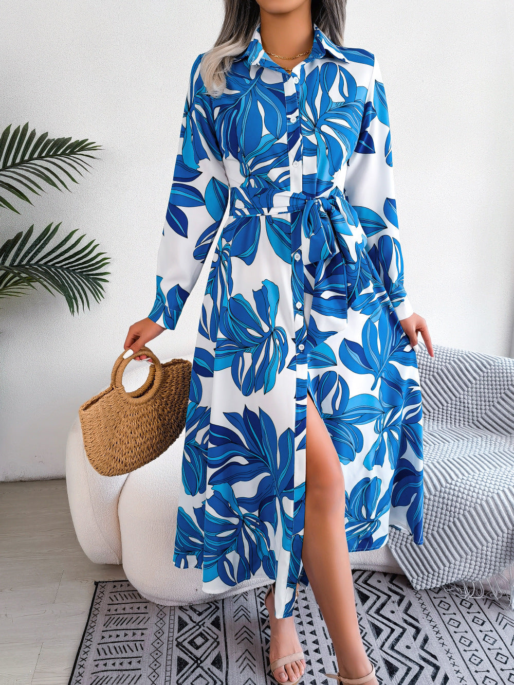 Abito camicia con risvolto a fiori in contrasto di colore e gonna lunga