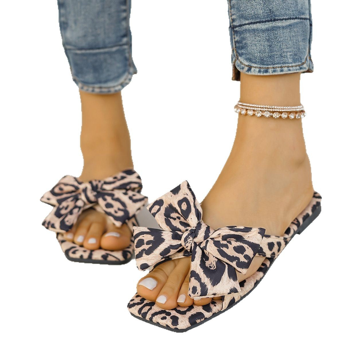 Sandali da donna con punta quadrata e stampa leopardata con fiocco