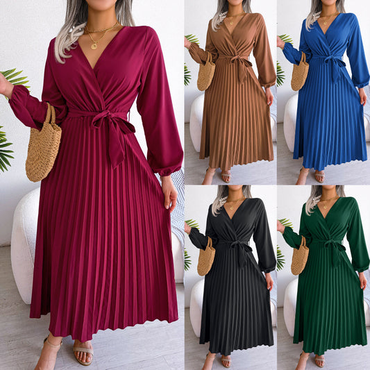 Abito lungo elegante con pieghe incrociate alla moda