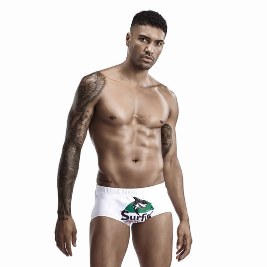 Costume da bagno con stampa squalo da surf sulla spiaggia