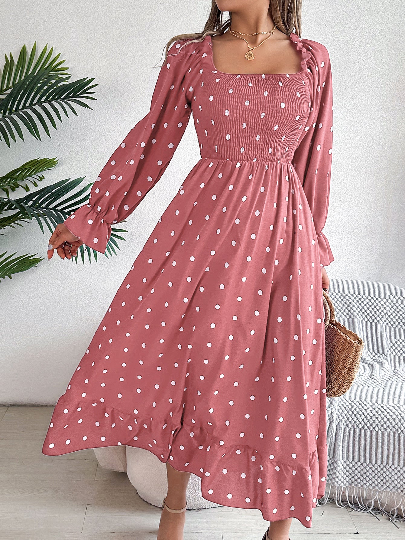 Abito casual a pois con colletto quadrato e orecchie di legno